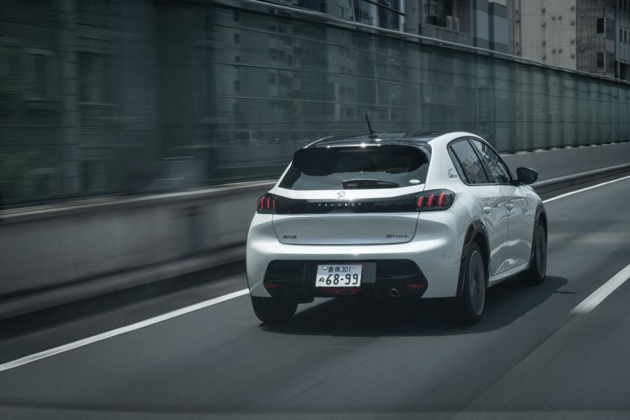  Peugeot 208 GT Line 2020 года  (JP) (фото 2 из 20)